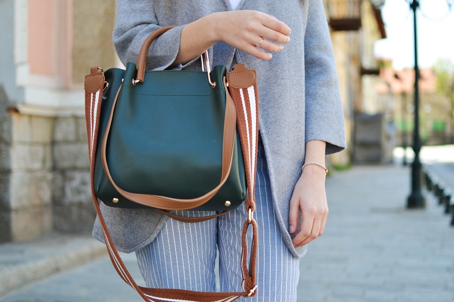 Exclusive Designer Cotton Handbags To Refashion Your Mien This Season